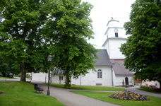 Ulricehamns kyrka värms idag upp med direktverkande el fördelat på elvärme under bänkar, i kor samt runt om i kyrkan.