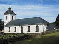 Virestads kyrka värms idag upp med direktverkande el fördelat på elvärme under bänkar, i kor samt runt om i kyrkan.